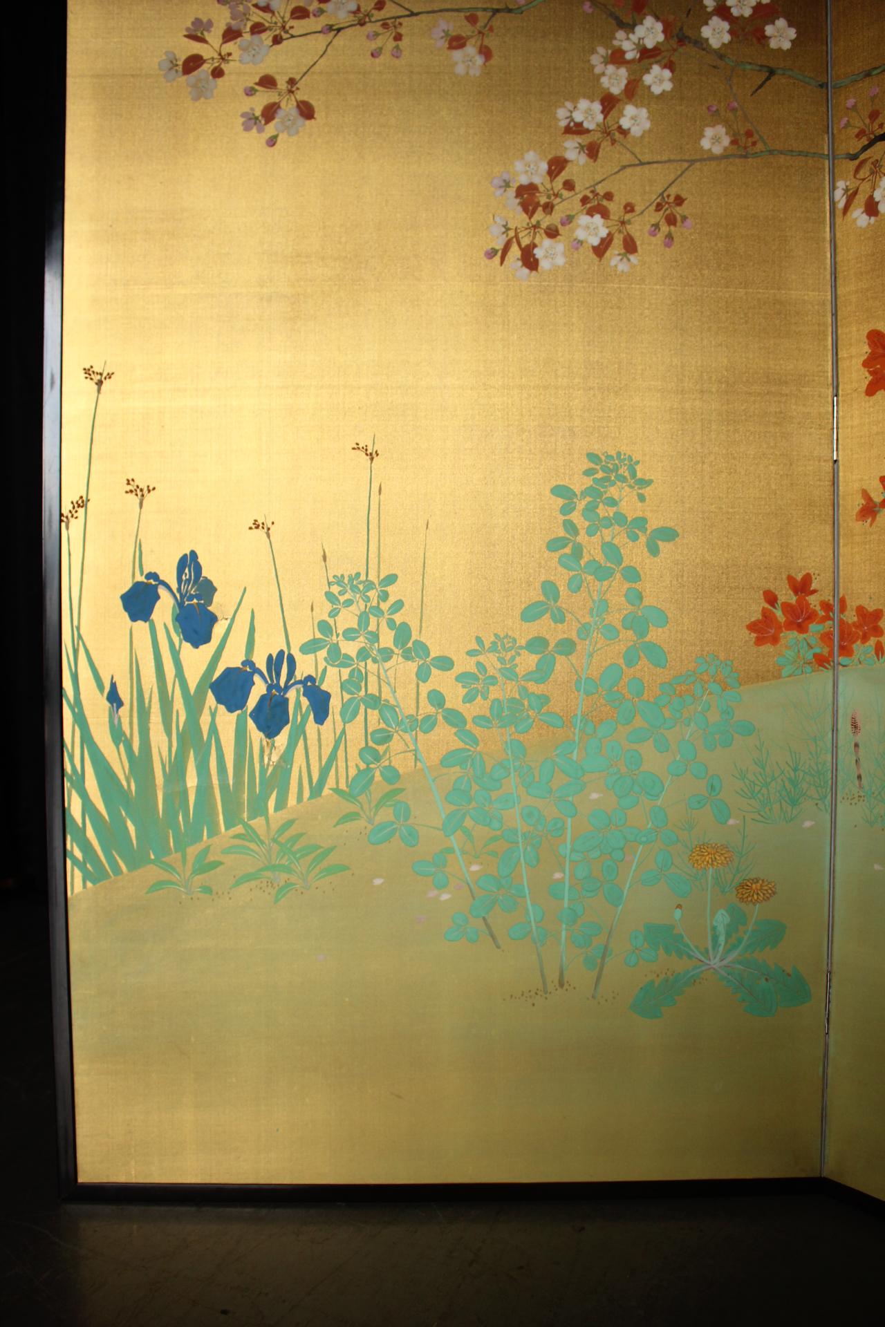 B35 Japanische Antiquitäten Goldhintergrund Blumen Faltwand, 2-tlg. im Angebot 1