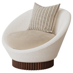 Fauteuil Anki fait à la main avec base en bois côtelé par Nolita Harbour