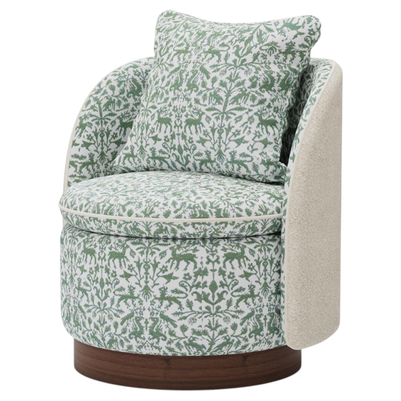 Sillón Carrie hecho a mano en tapicería de felpa con base de nogal por Nolita Harbour