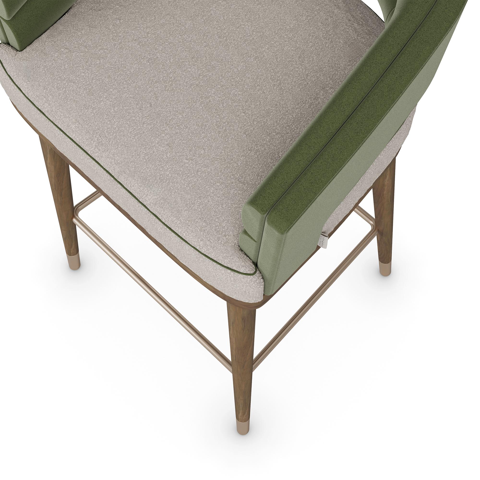 Der Ava Bar Chair von Nolita Harbour ist eine beeindruckende Mischung aus zeitgenössischem Design und zeitloser Eleganz, die jeden Bar- oder Küchenbereich mit Luxus und Raffinesse ausstattet. Mit seiner eleganten Silhouette und seiner tadellosen