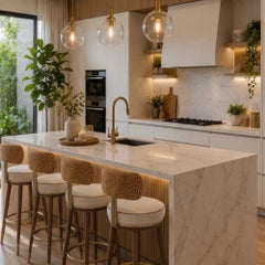 Silla de bar Rondi artesanal con tapicería y detalles de latón de Nolita Harbour