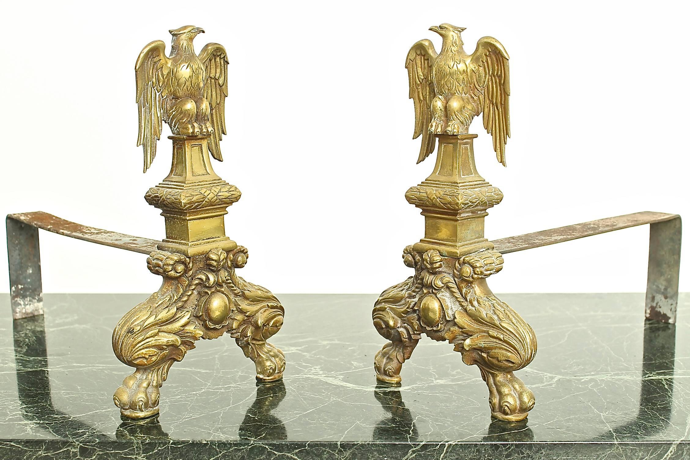 Set of two fireplace andirons representing an eagle in copper, first quarter of 20th century.
Items can be shipped anywhere in the world.