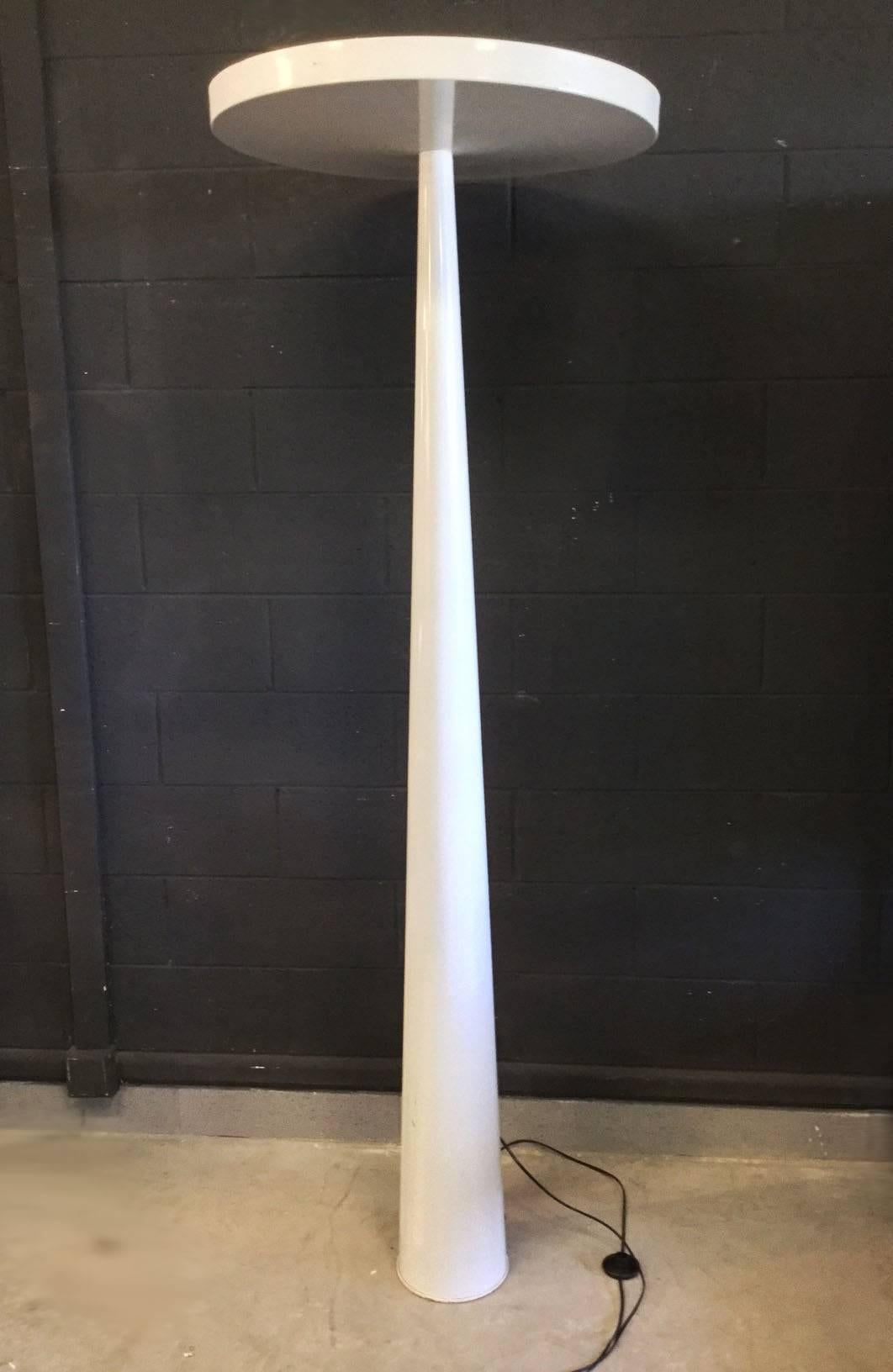 French Minimal Floor Lamp, 1980 In Good Condition In Fossano, IT