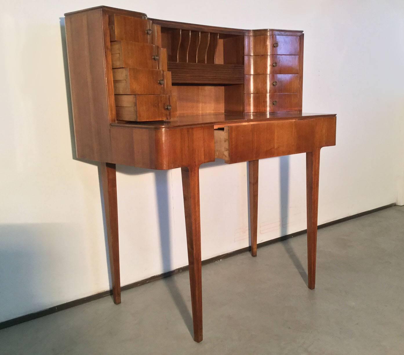 Italian Beautiful Curved Desk Attributed to Guglielmo Ulrich, 1940 For Sale