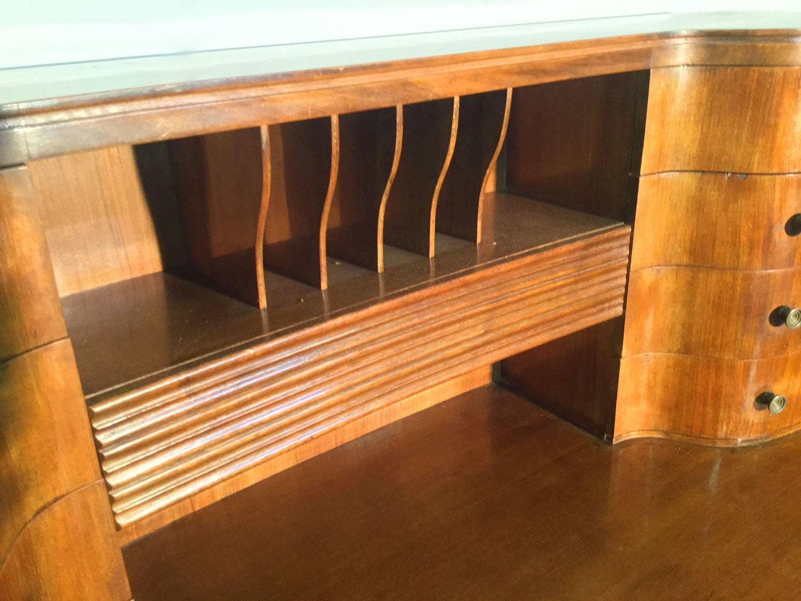 Polished Beautiful Curved Desk Attributed to Guglielmo Ulrich, 1940 For Sale