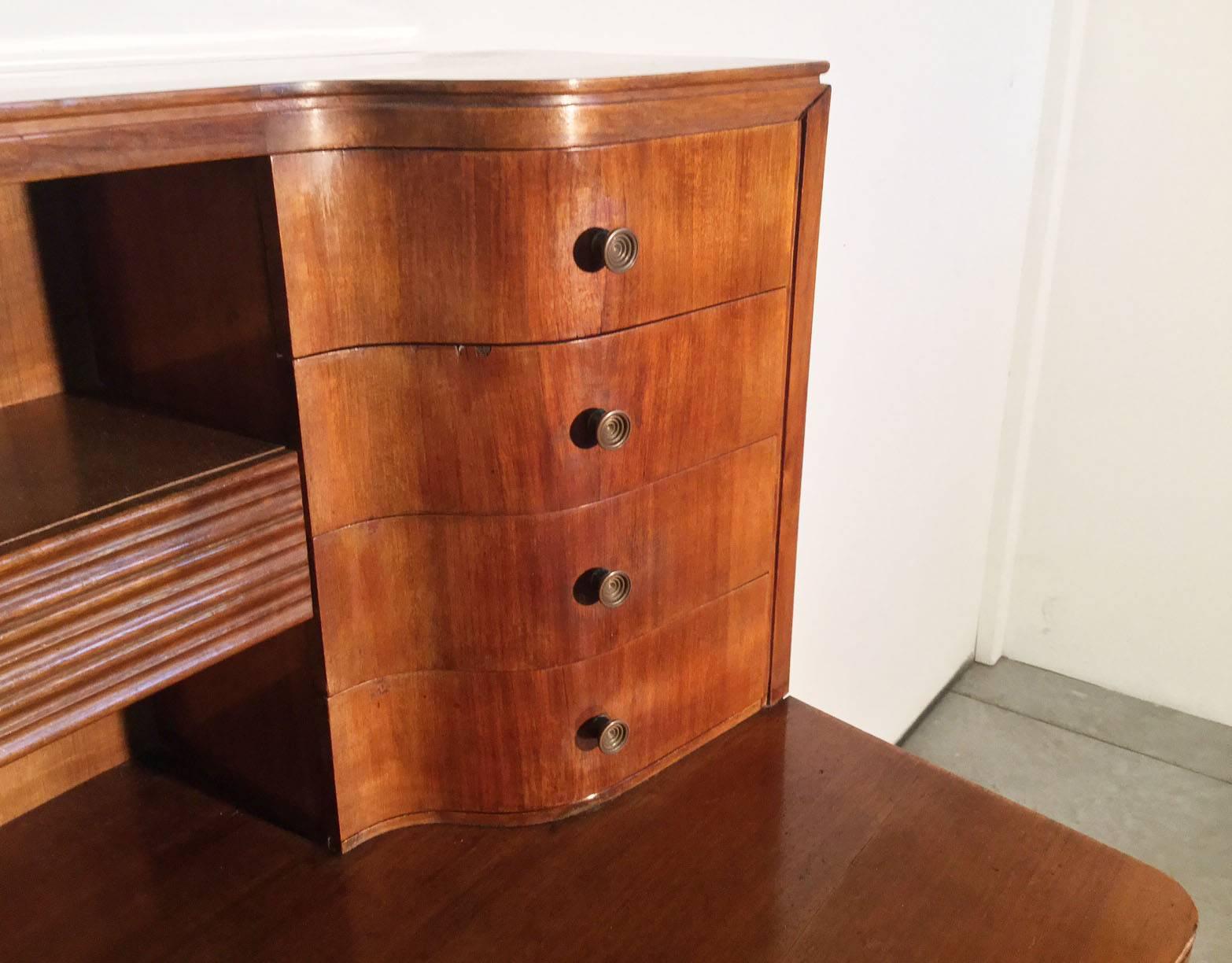 Beautiful Curved Desk Attributed to Guglielmo Ulrich, 1940 In Good Condition For Sale In Fossano, IT