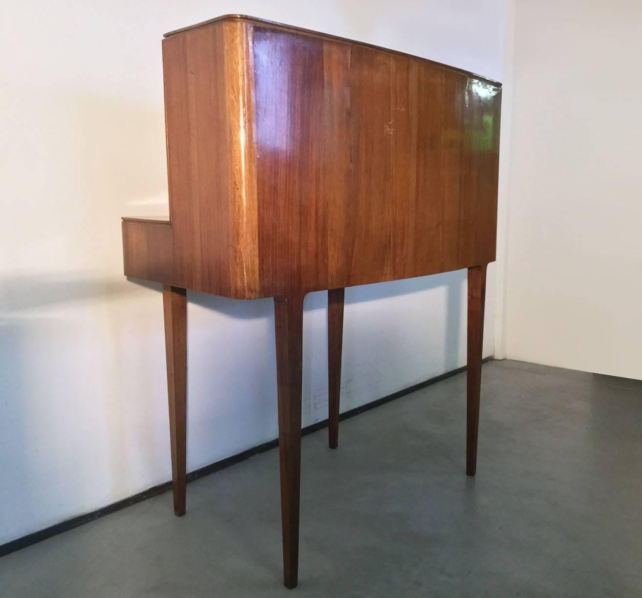 Brass Beautiful Curved Desk Attributed to Guglielmo Ulrich, 1940 For Sale