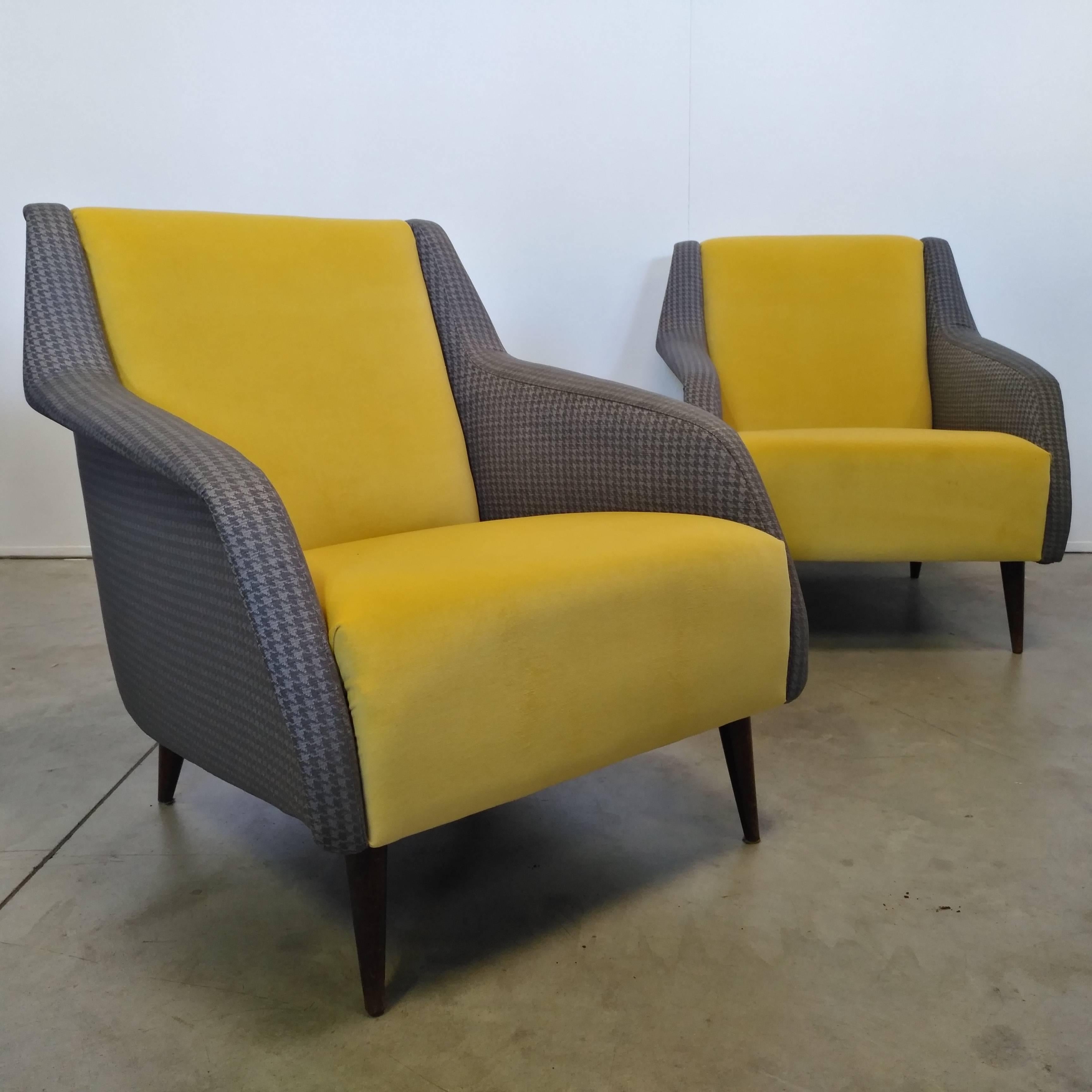 Beautiful set composed by a two seats sofa and two armchairs designed by Carlo de Carli in 1950
Reupholstered with yellow and grey velvet
Measures: The armchairs are width cm 65, depth cm 75, height cm 75
The sofa is width cm 140, depth cm 75,