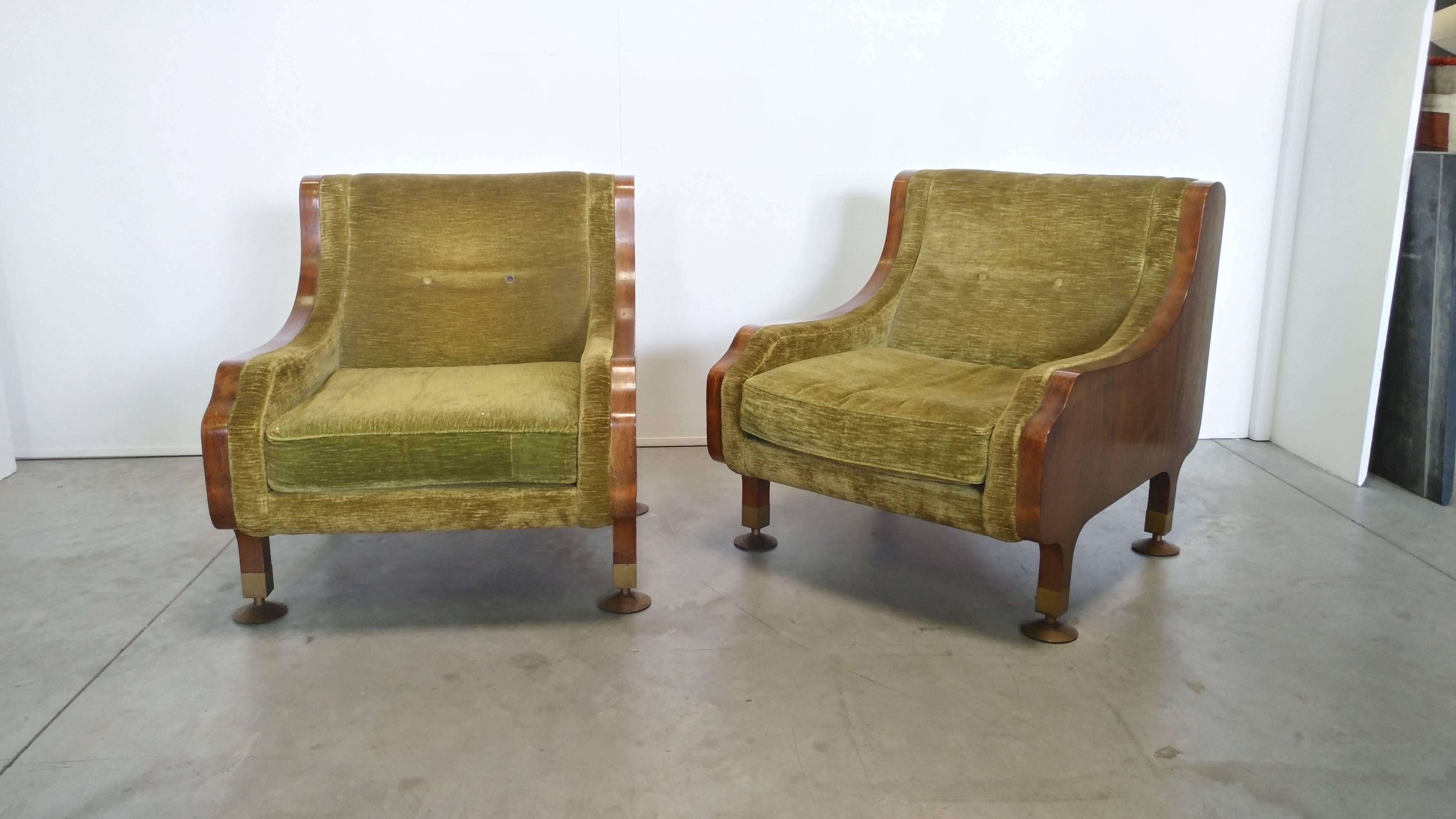 Beautiful set of large sofà and armchairs , rosewood flanks , brass feet with final wooden plate , green velvet fabric and upholstery in very good conditions 
We can attribute this armchairs and sofa to Marco Zanuso , because of the shape which