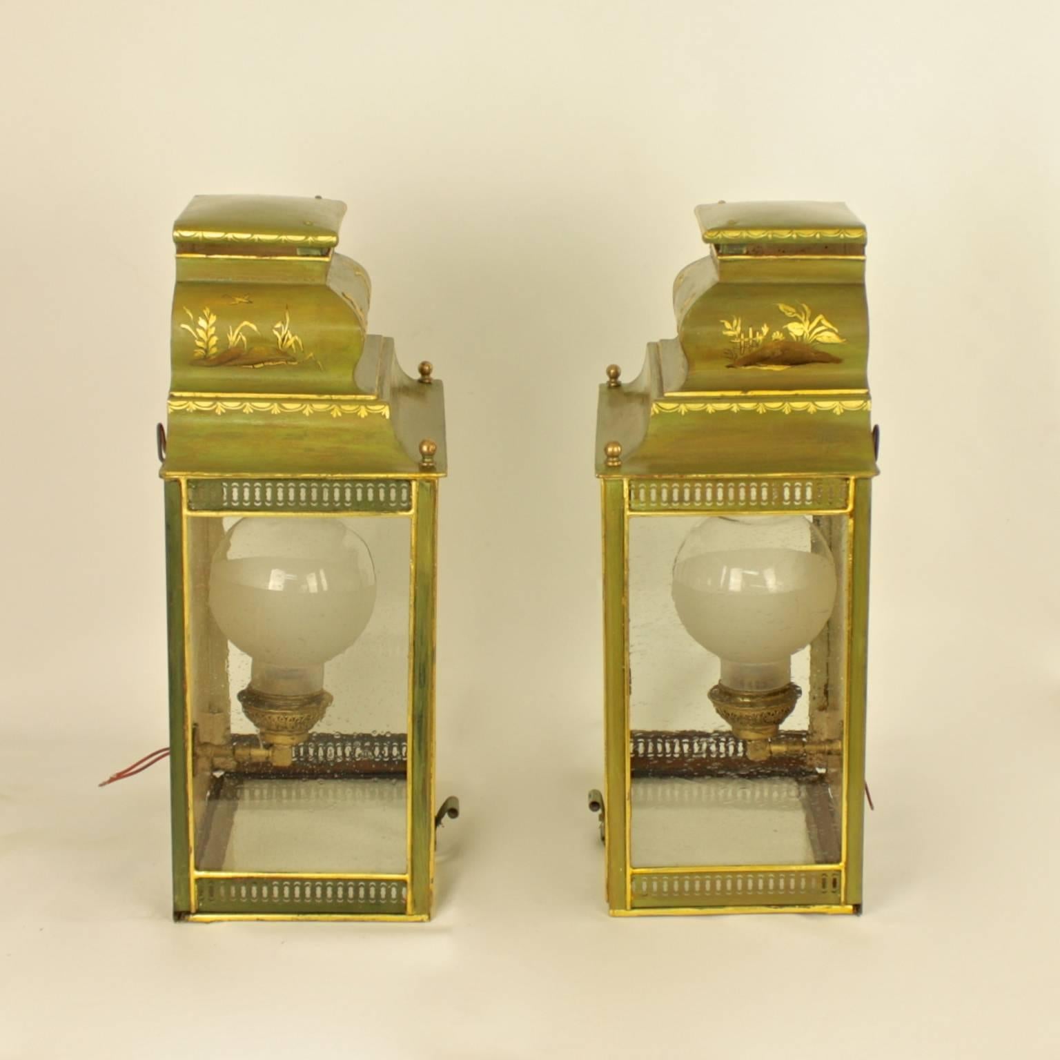 Metal Pair of English 19th Century Tole Pagoda Wall-Lantern with Chinoiserie 