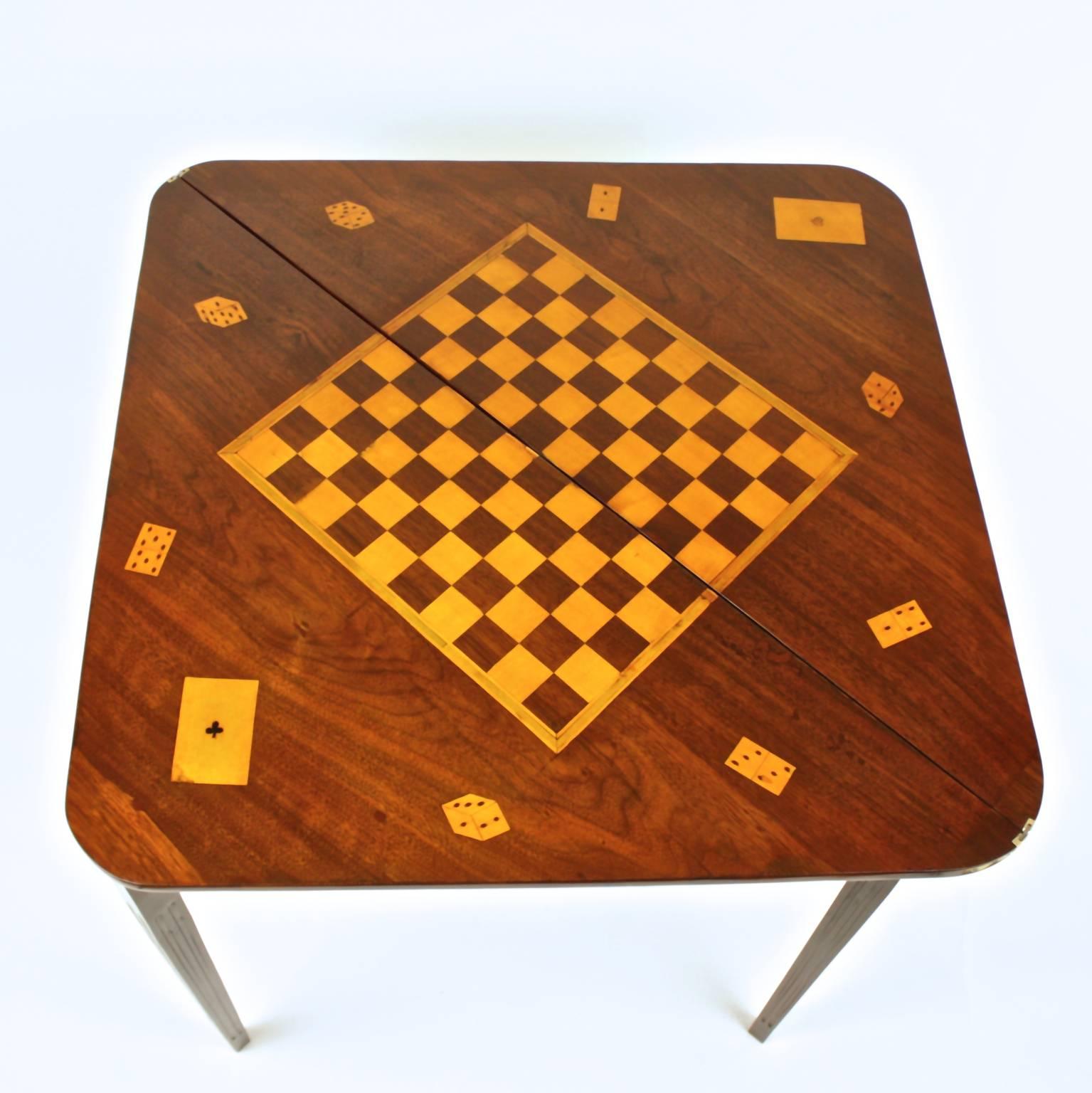 Early 19th Century Dutch Mahogany and Floral Marquetry Game Table In Excellent Condition In Berlin, DE