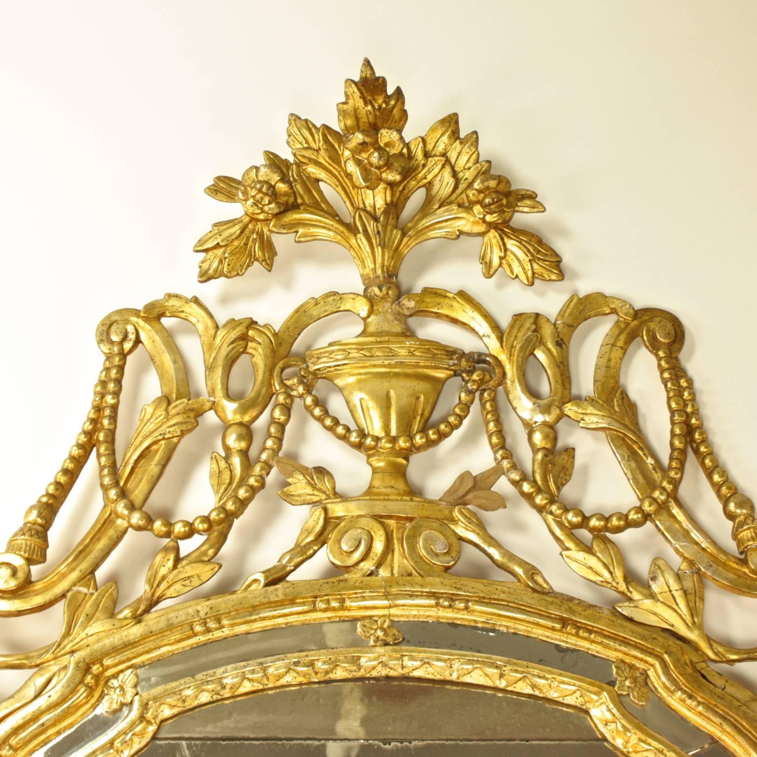 Großer italienischer Spiegel mit Seil und Quasten aus geschnitztem vergoldetem Holz, 18. Jahrhundert im Angebot 2