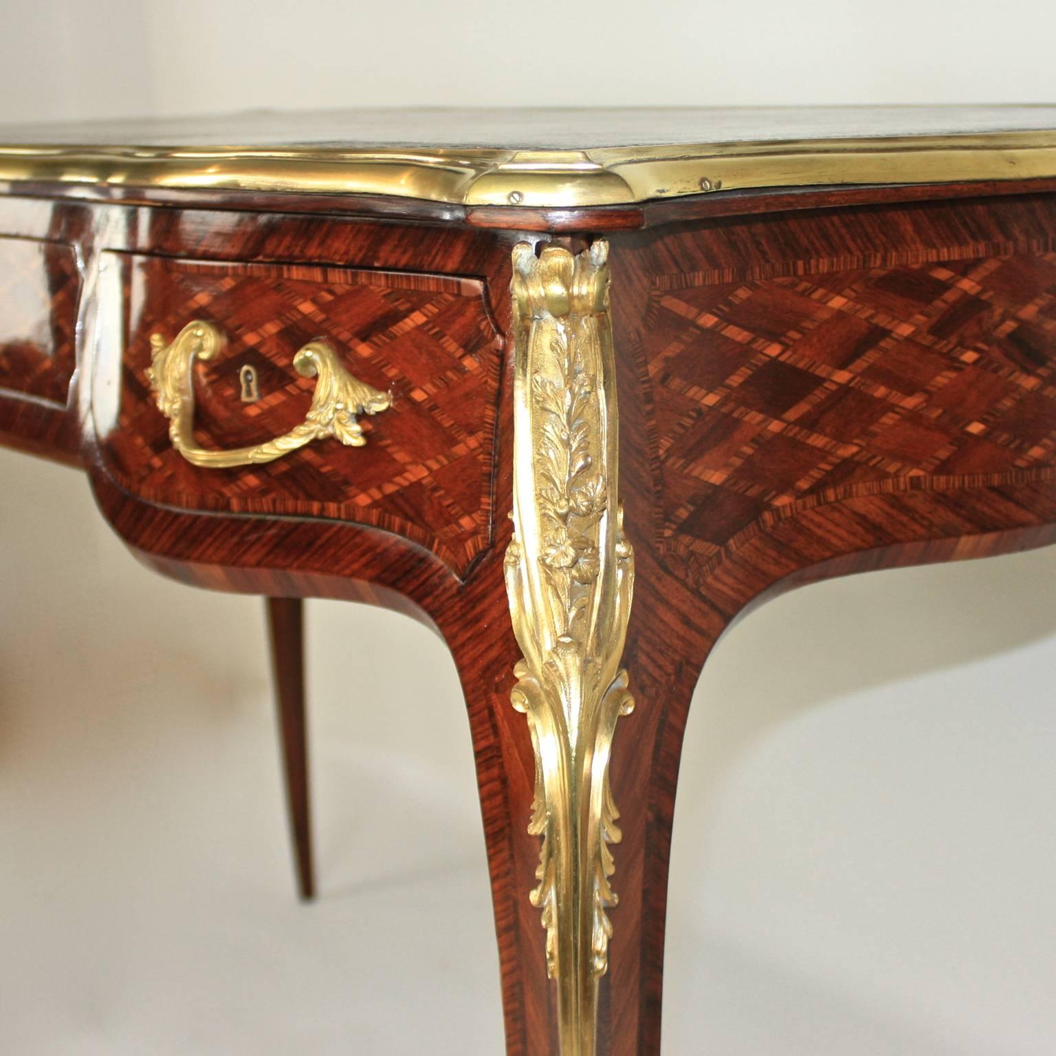 Small Louis XV Style Gilt Bronze Mounted Marquetry Bureau Plat or Desk (19. Jahrhundert)