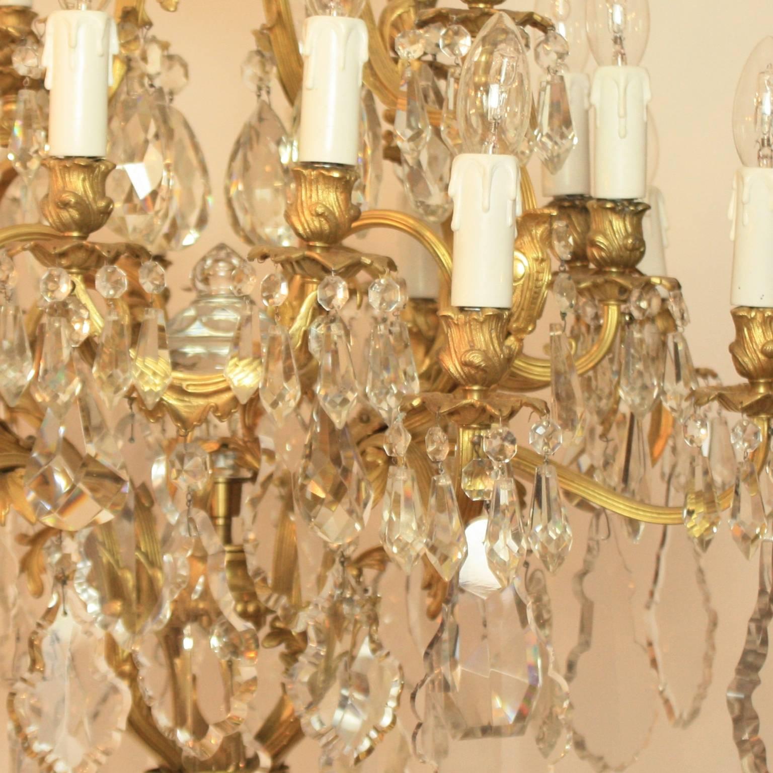 Large 19th Century French Gilt-Bronze and Cut-Crystal 20 Light Chandelier In Excellent Condition In Berlin, DE