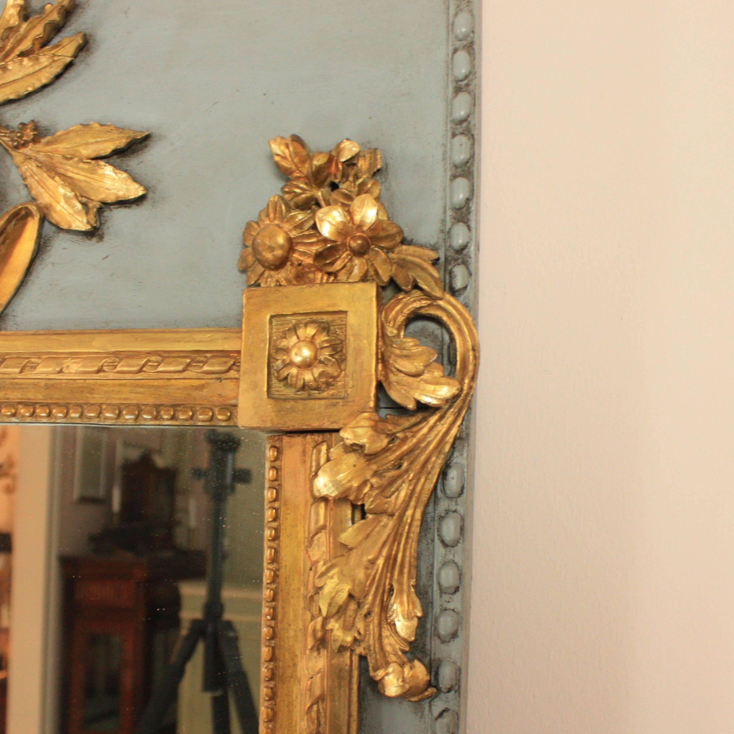 French Painted and Giltwood Louis XVI Trumeau Mirror, late 18th Century In Good Condition In Berlin, DE