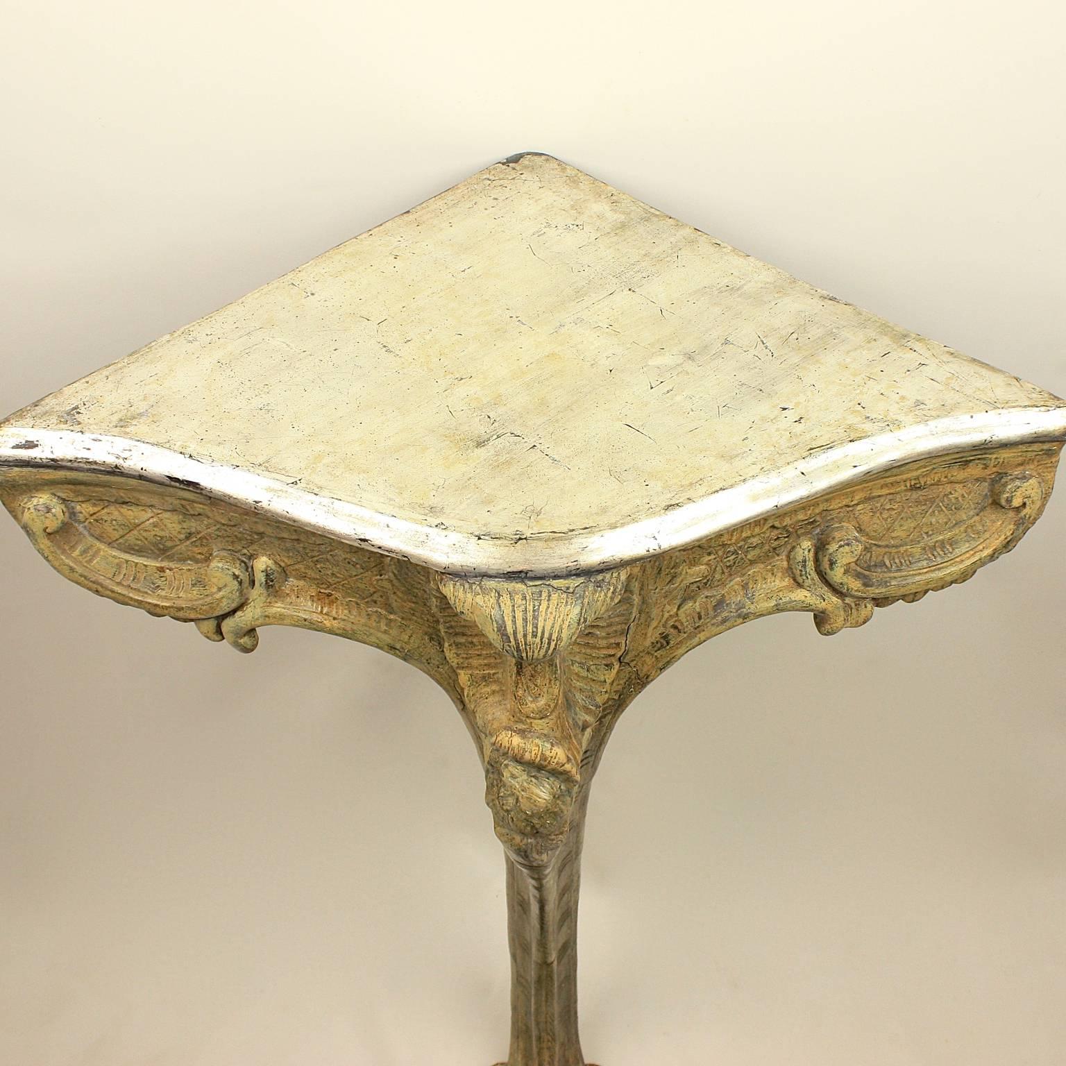 Pair of North Italian Green and Silvered Corner Console Tables, circa 1740 In Good Condition In Berlin, DE