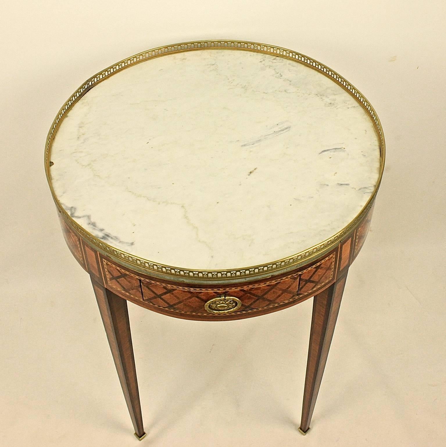 19th Century Louis XVI Marquetry Bouillotte Table In Excellent Condition In Berlin, DE