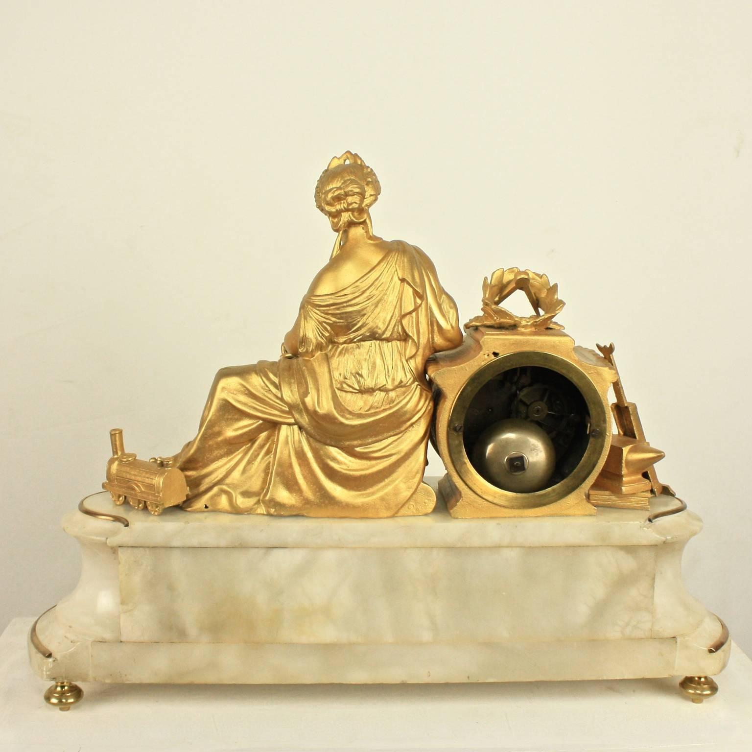 French 19th Century Alabaster Mantle Clock In Excellent Condition In Berlin, DE