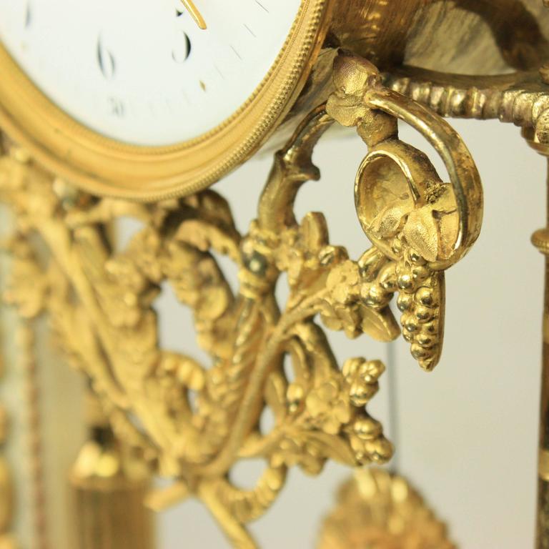 Late 18th Century Louis XVI Carrara and Black Marble Ormolu Portico Mantle Clock For Sale 4