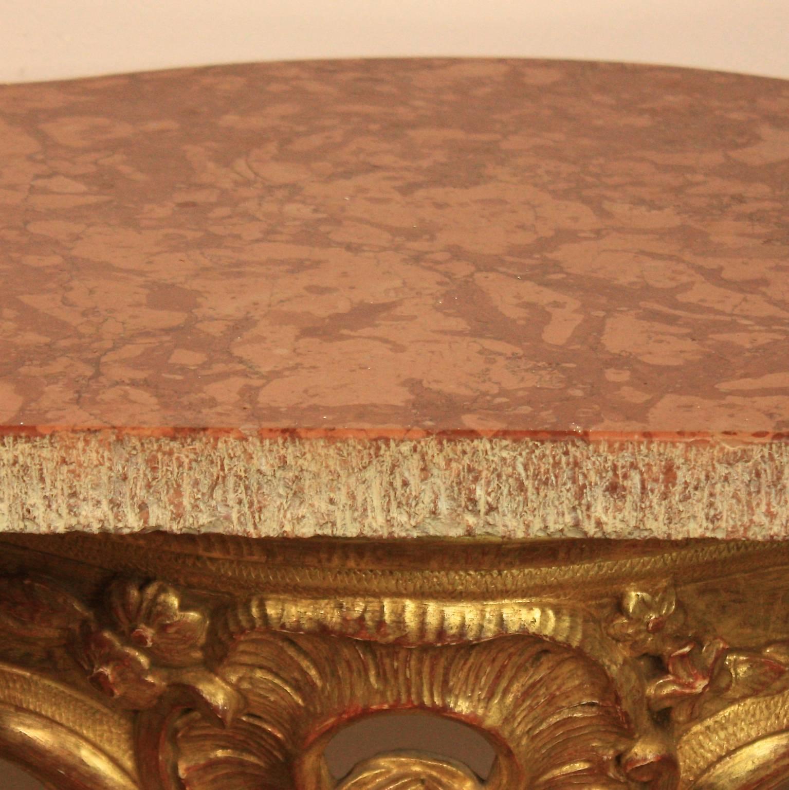 Italienischer Konsolentisch aus vergoldetem Holz im Louis XV.-Stil des frühen 20. Jahrhunderts im Angebot 3