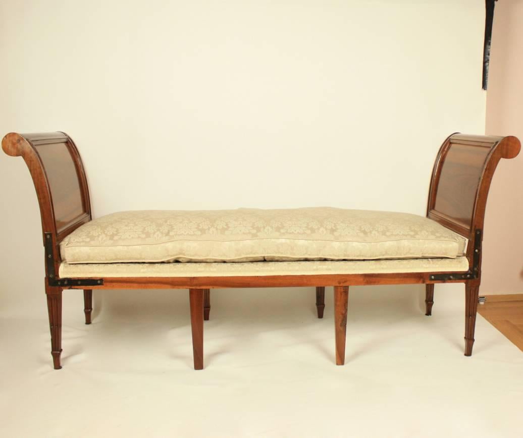 Lit de jour ou lit de repos Louis XVI à la manière de Georges Jacob, 1739-1814 en vente 1