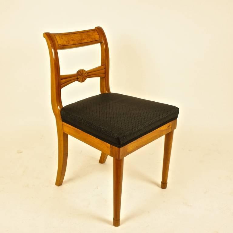 Pair of 19th Century Biedermeier Fruitwood Side Chairs In Excellent Condition For Sale In Berlin, DE