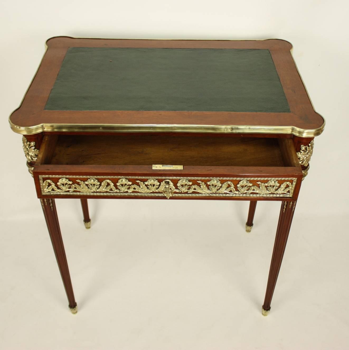 Rare Small Louis XVI Style Mahogany Bureau Plat or Side Table (Furnier)