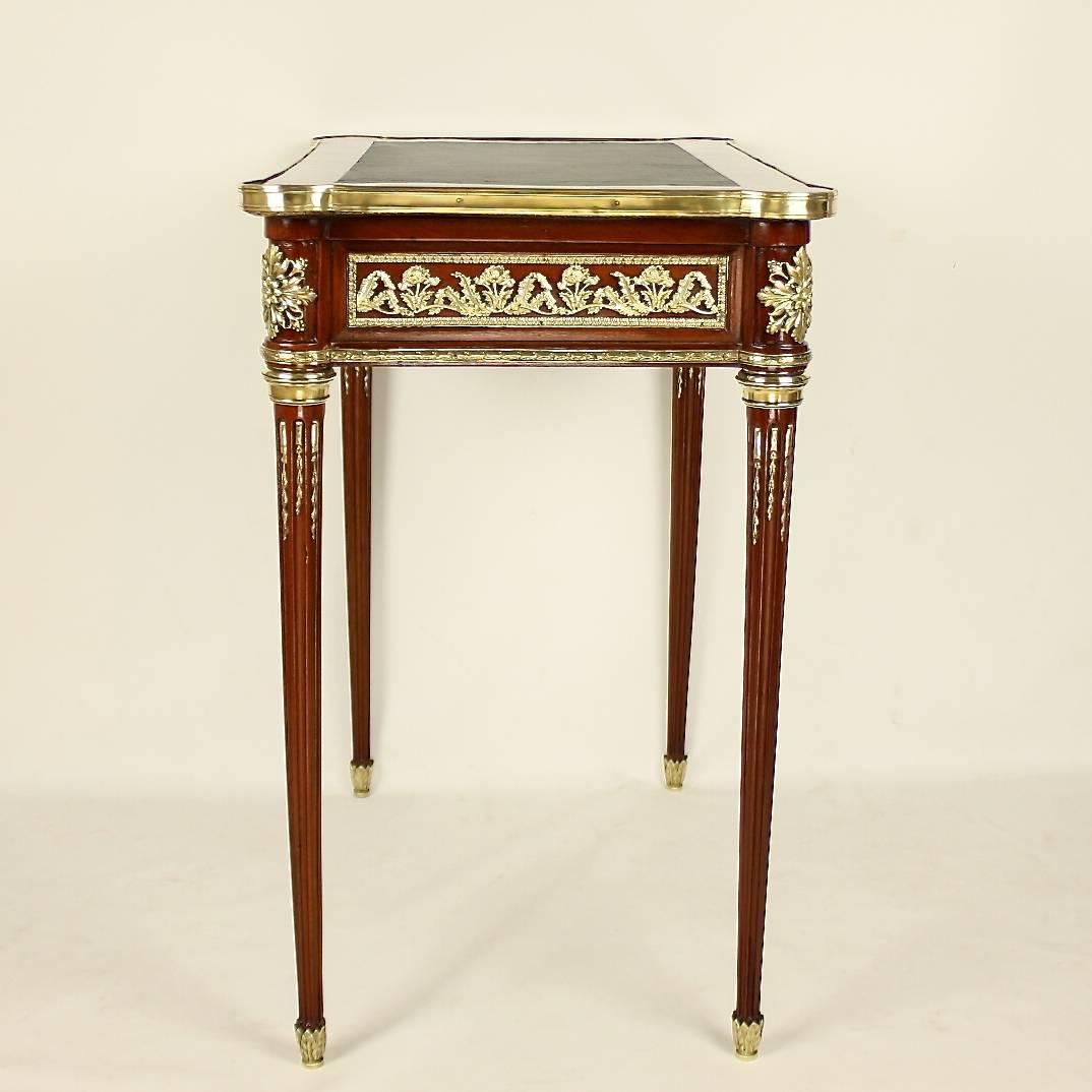 Rare Small Louis XVI Style Mahogany Bureau Plat or Side Table (Louis XVI.)