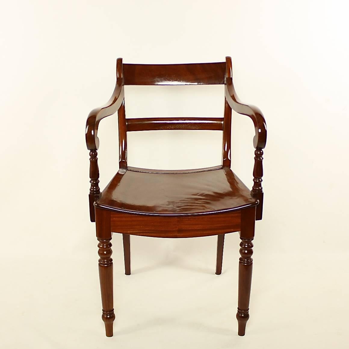 Pair of English Regency Mahogany Scroll Armchairs In Excellent Condition In Berlin, DE