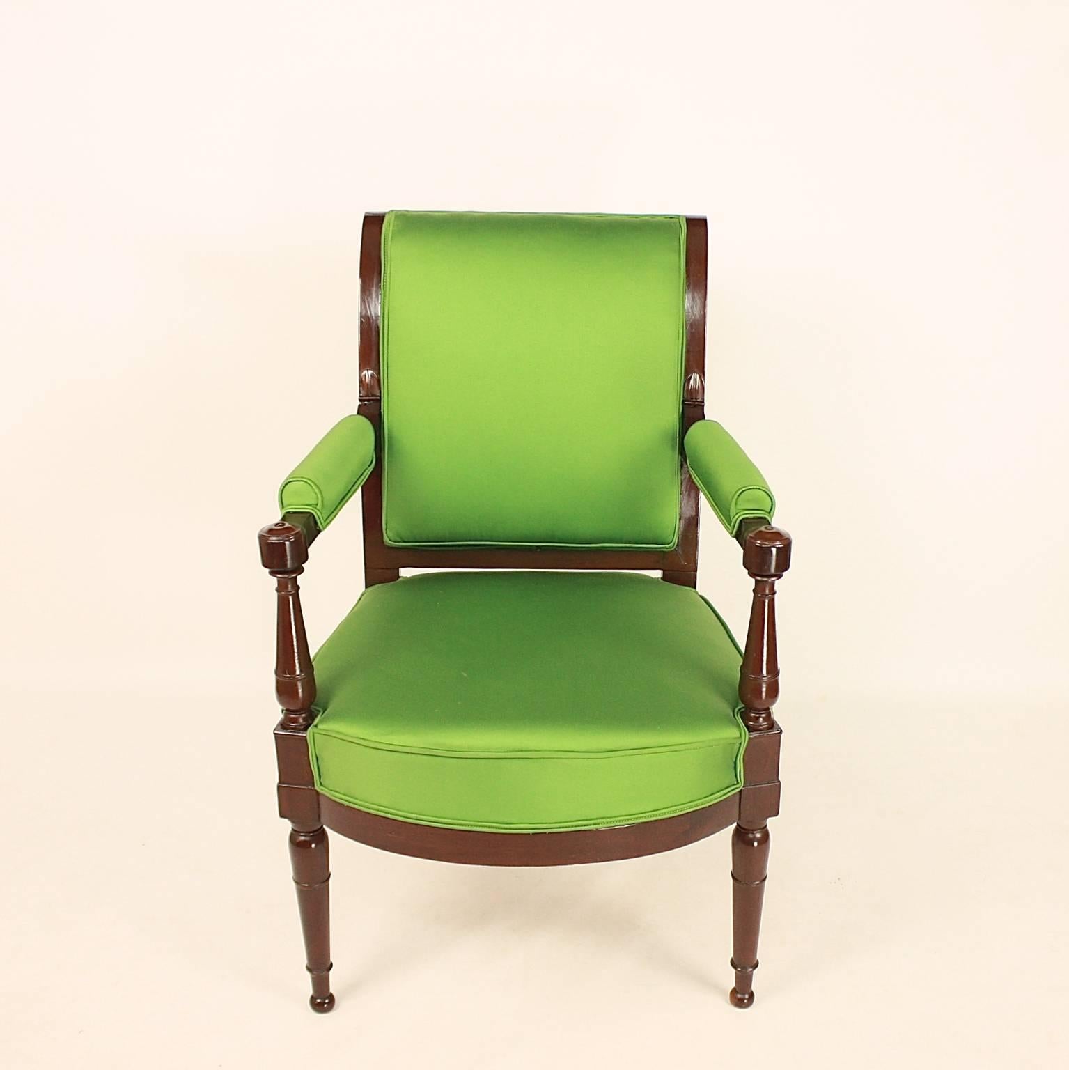 Set of Four Mahogany Armchairs in the Manner of Henri Jacob, circa 1795 In Good Condition For Sale In Berlin, DE