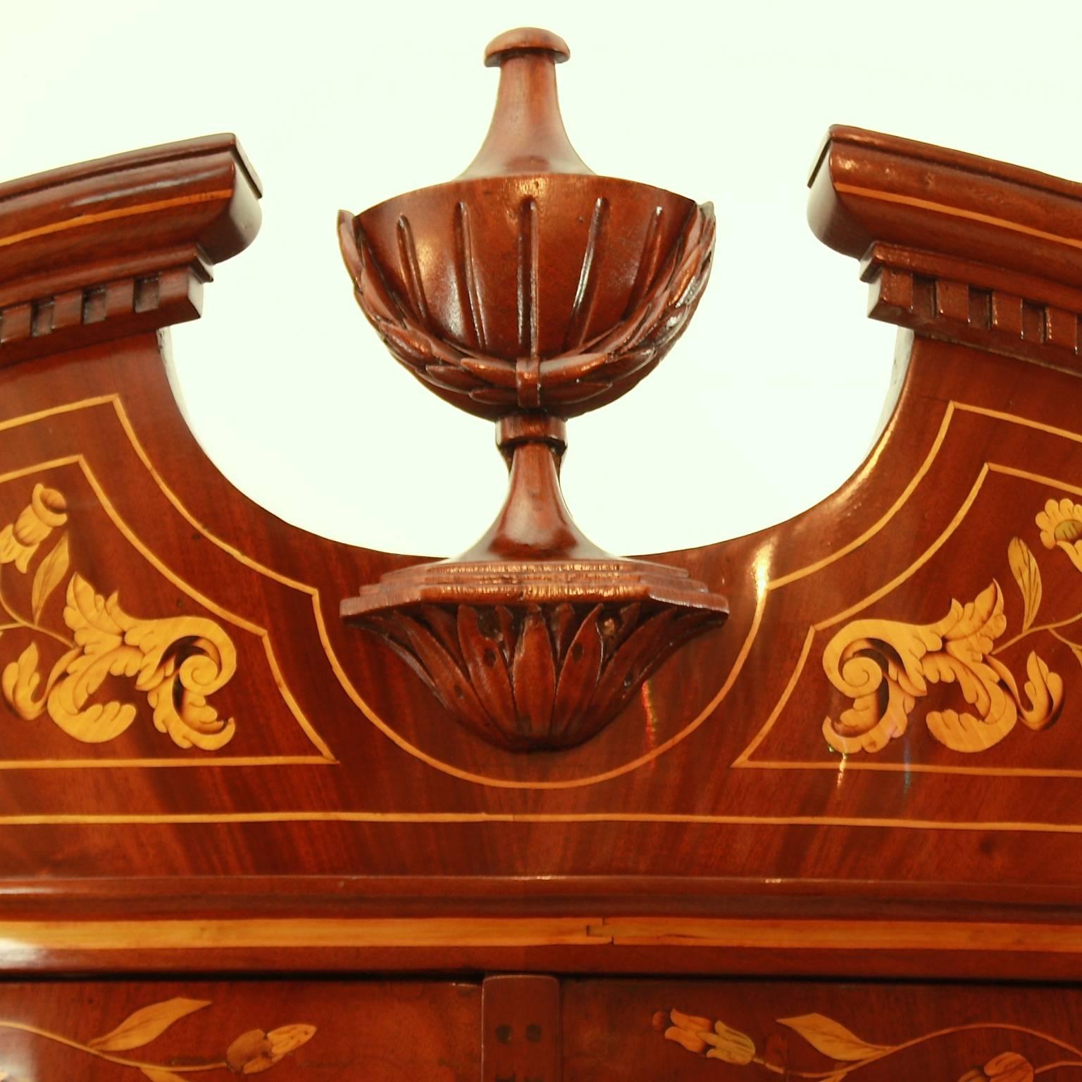 Large Neoclassical Flower Marquetry Bowfront Corner Cupboard In Excellent Condition In Berlin, DE