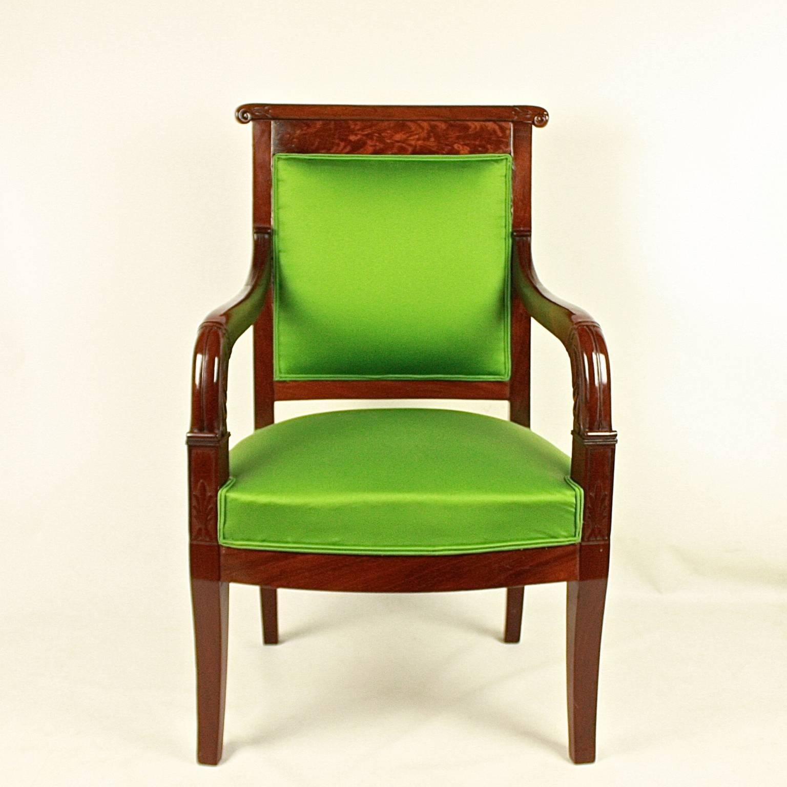 A pair of Empire mahogany fauteuils or armchair 'a la Reine' in the manner of Jacob-Desmalter/ François-Honoré-Georges Jacob Desmalter (1770-1841, son of Jacob Desmalter), newly upholstered in fine green sateen from Manuel Canovas.
A mahogany frame