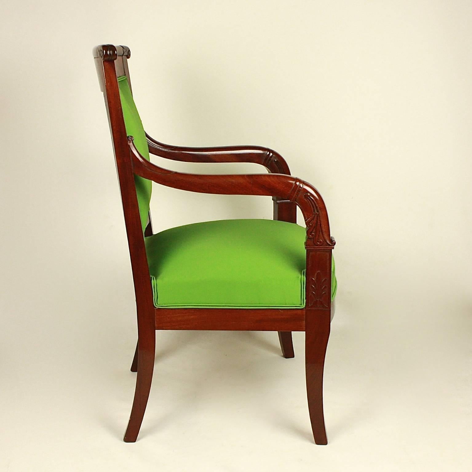 Début du XIXe siècle Paire de fauteuils Empire en acajou à la manière de Jacob Desmalter en vente