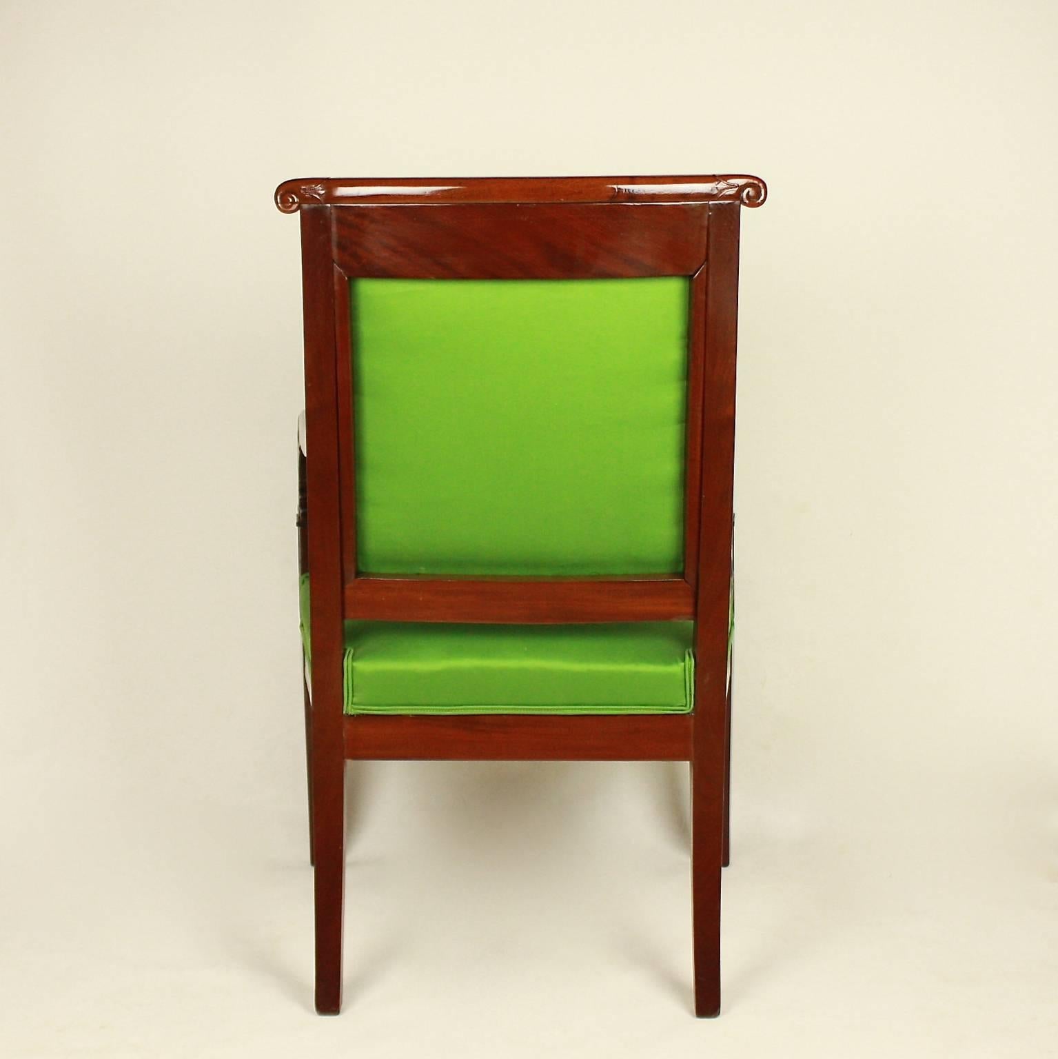 Ein Paar Empire-Mahagoni-Sessel in der Art von Jacob Desmalter im Angebot 1
