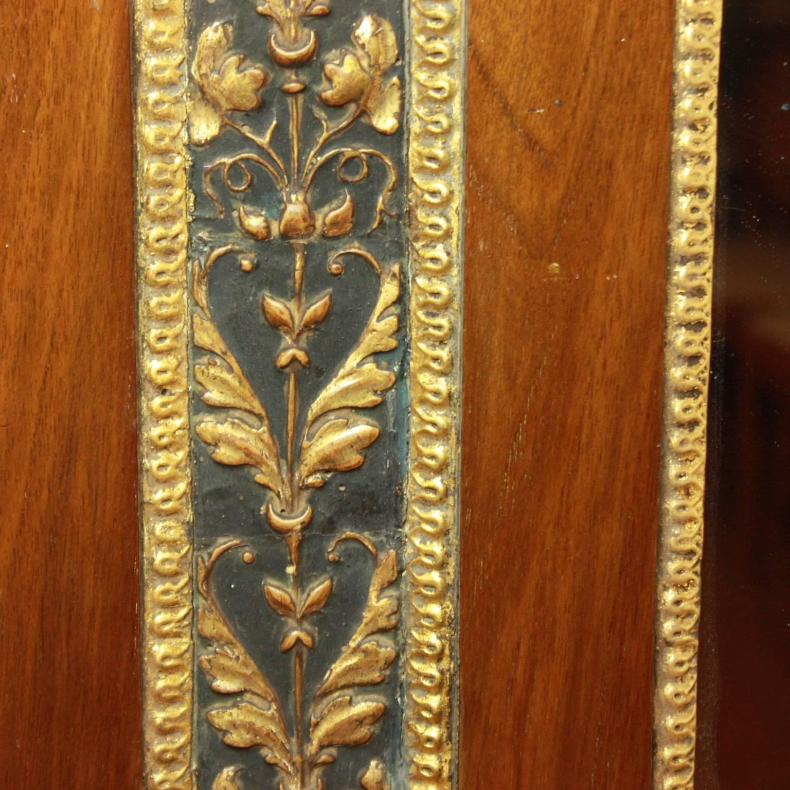 Début du XIXe siècle Italie du Nord Miroir à trumeau néoclassique en noyer et bois doré  en vente 4