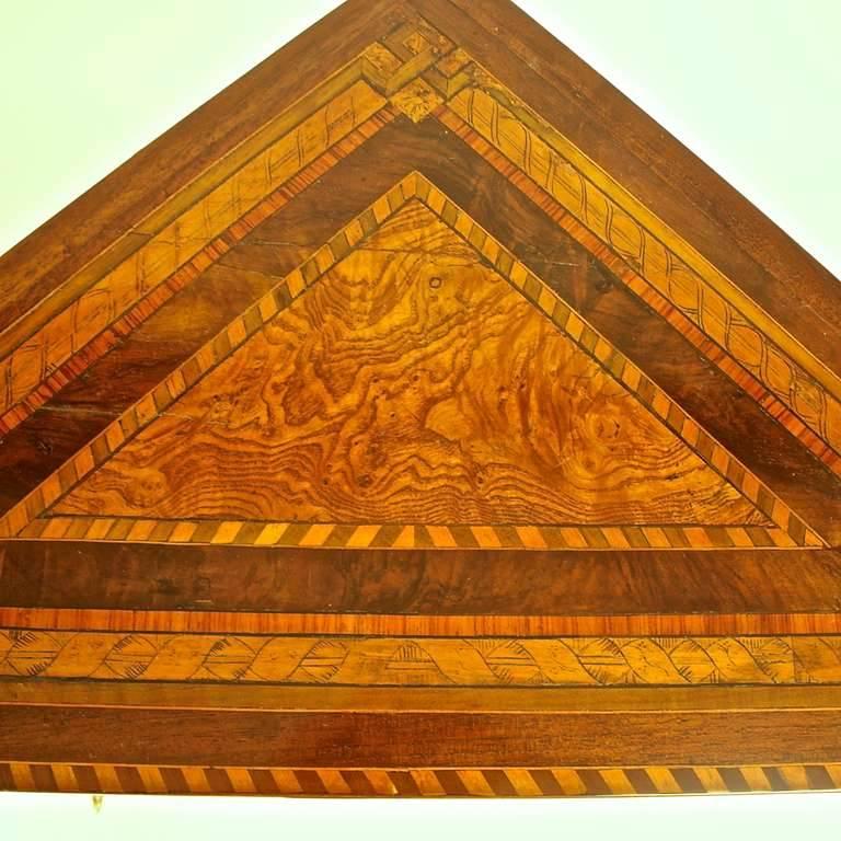 Pair of Louis XVI Marquetry Corner Cabinets in the Manner of Daniel Deloose In Excellent Condition For Sale In Berlin, DE