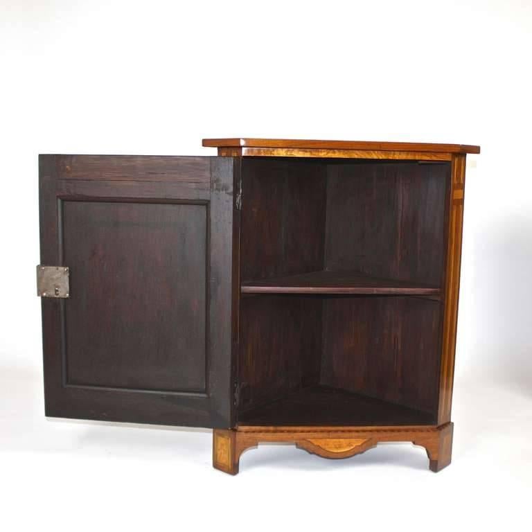 Pair of Louis XVI Marquetry Corner Cabinets in the Manner of Daniel Deloose For Sale 2