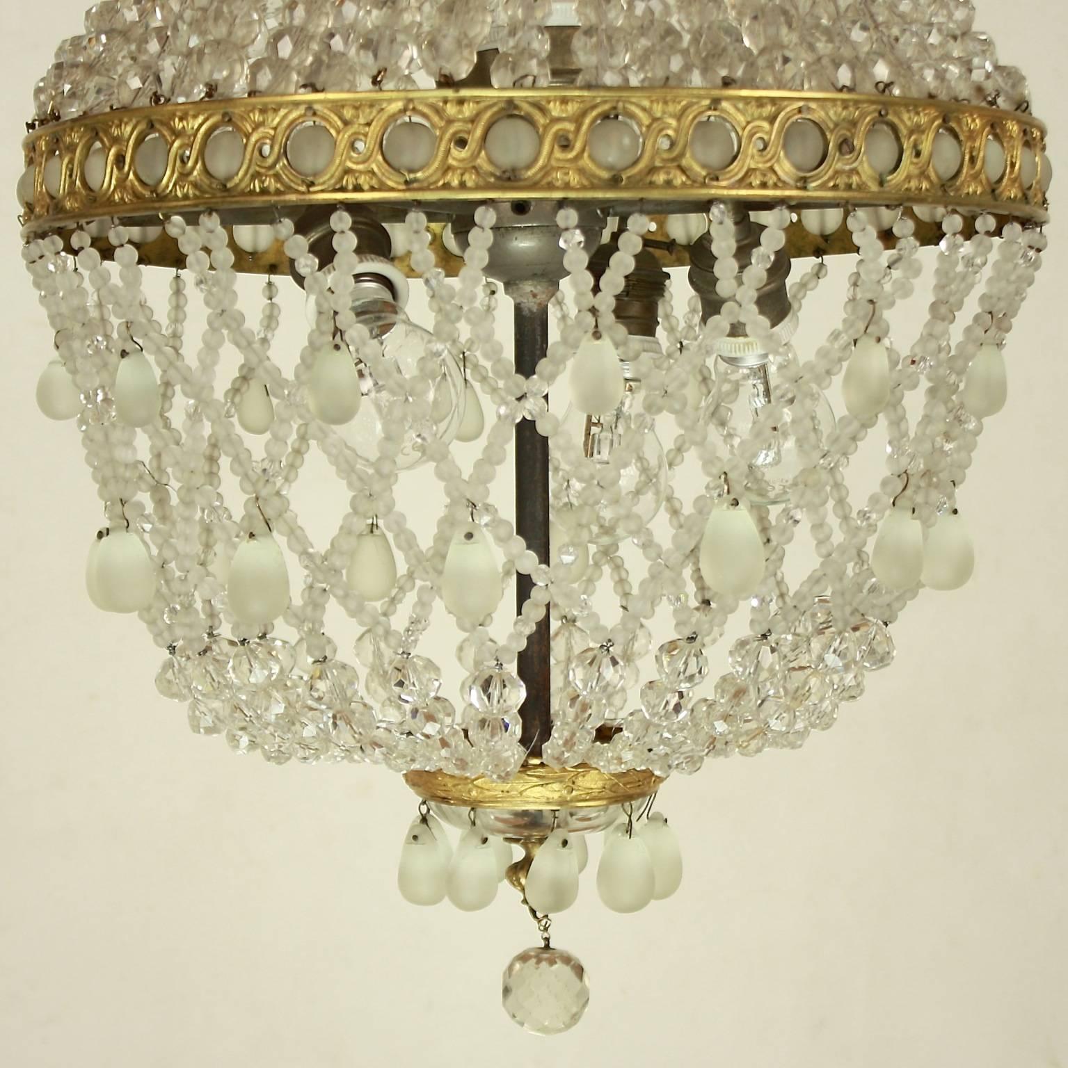 Französischer Zelt- und Taschen-Kronleuchter im Empire-Stil aus geschliffenem Kristall (Vergoldet) im Angebot