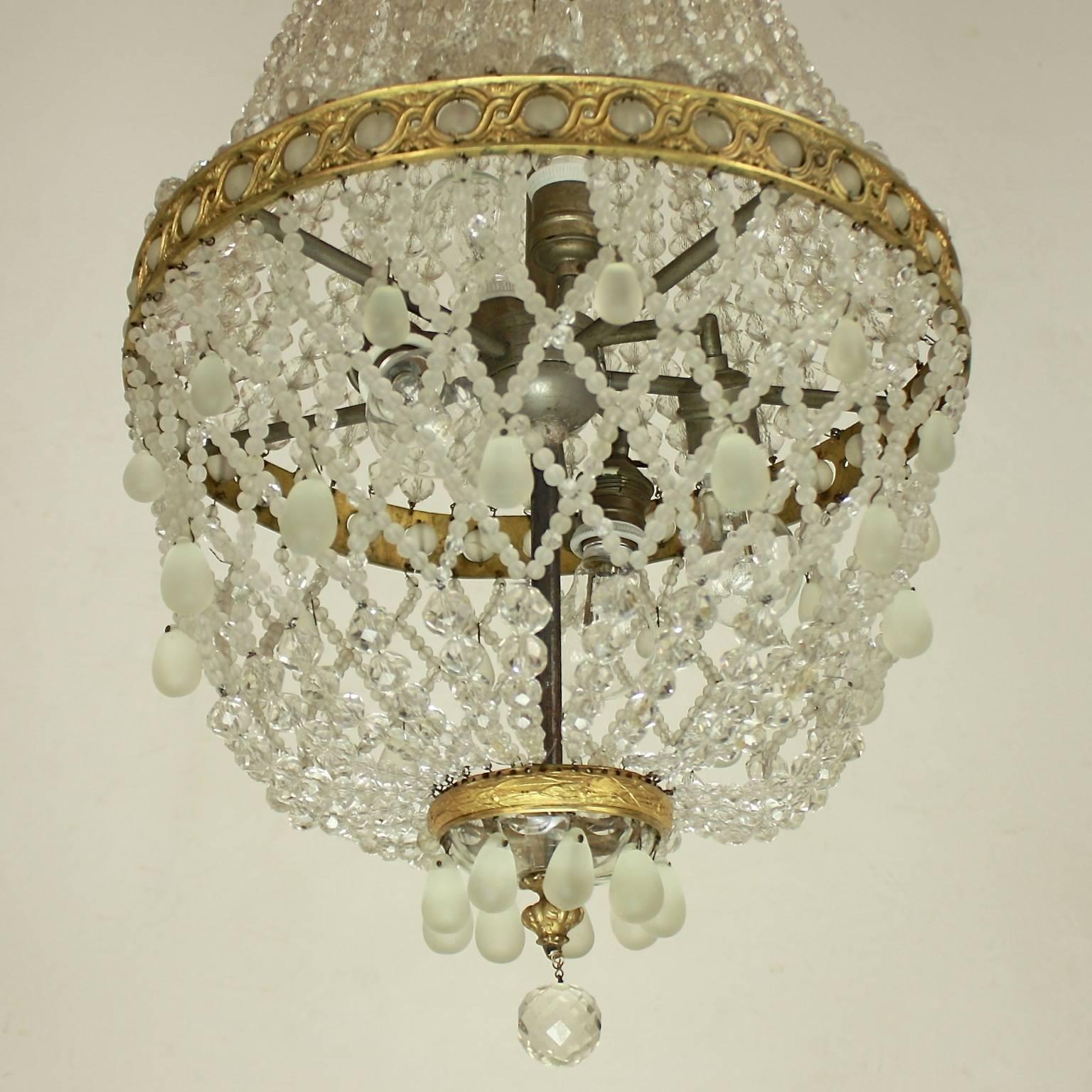 Fine French Empire Style Cut-Crystal Tent and Bag Chandelier In Good Condition For Sale In Berlin, DE