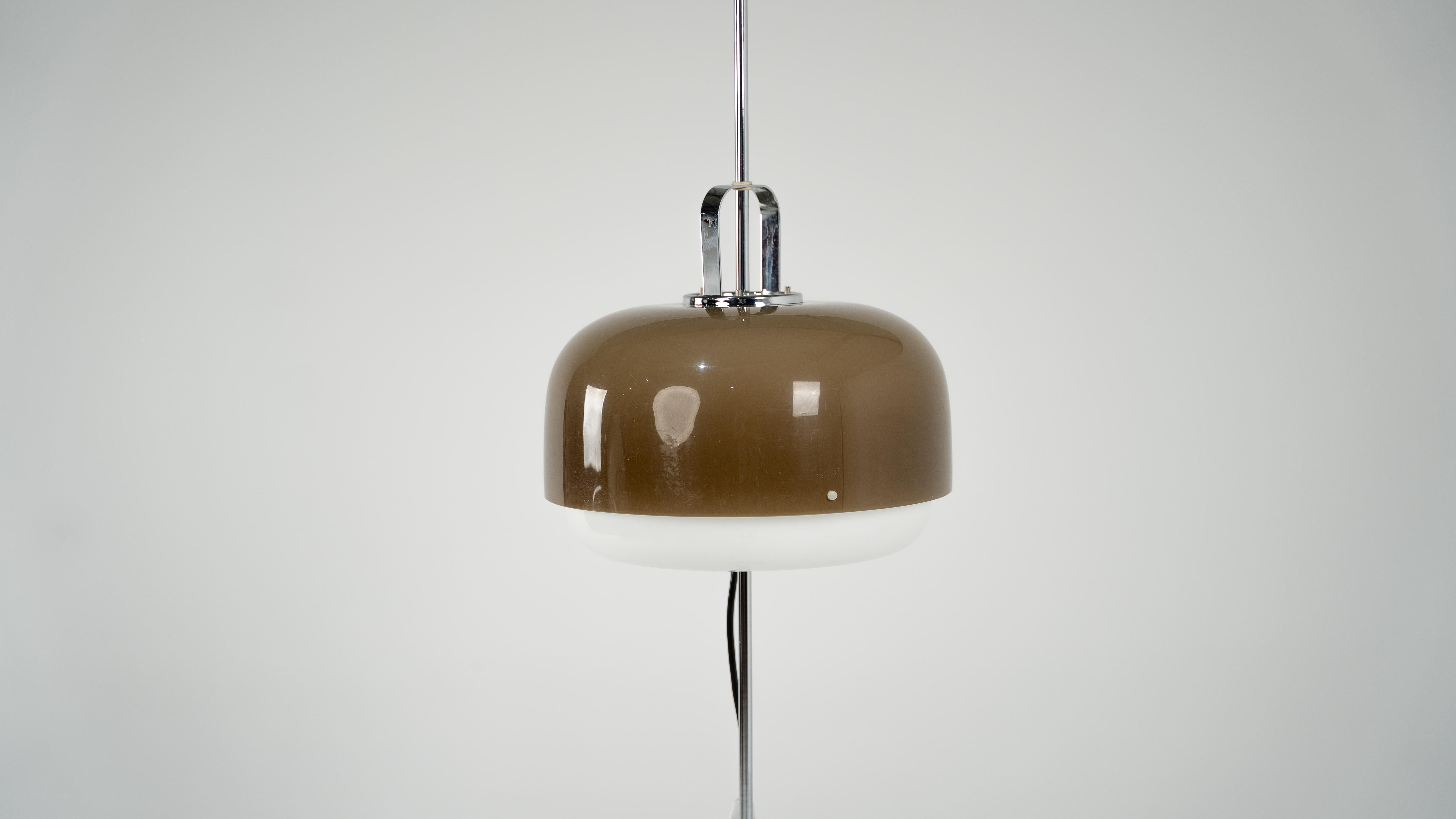 Harvey Guzzini Lámpara de pie Vintage Marrón Meblo Esloveno en venta