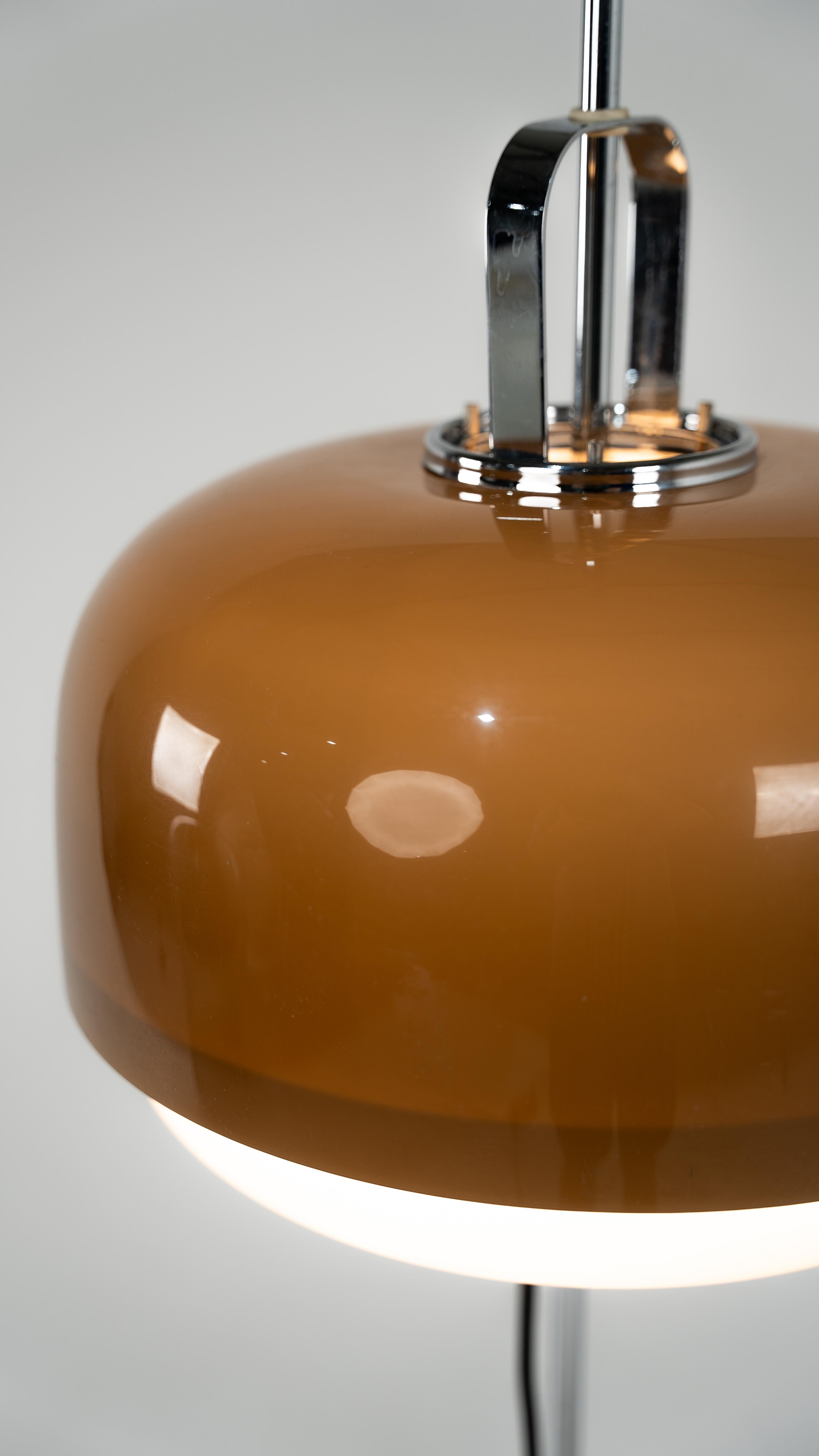 Harvey Guzzini Lámpara de pie Vintage Marrón Meblo en venta 3