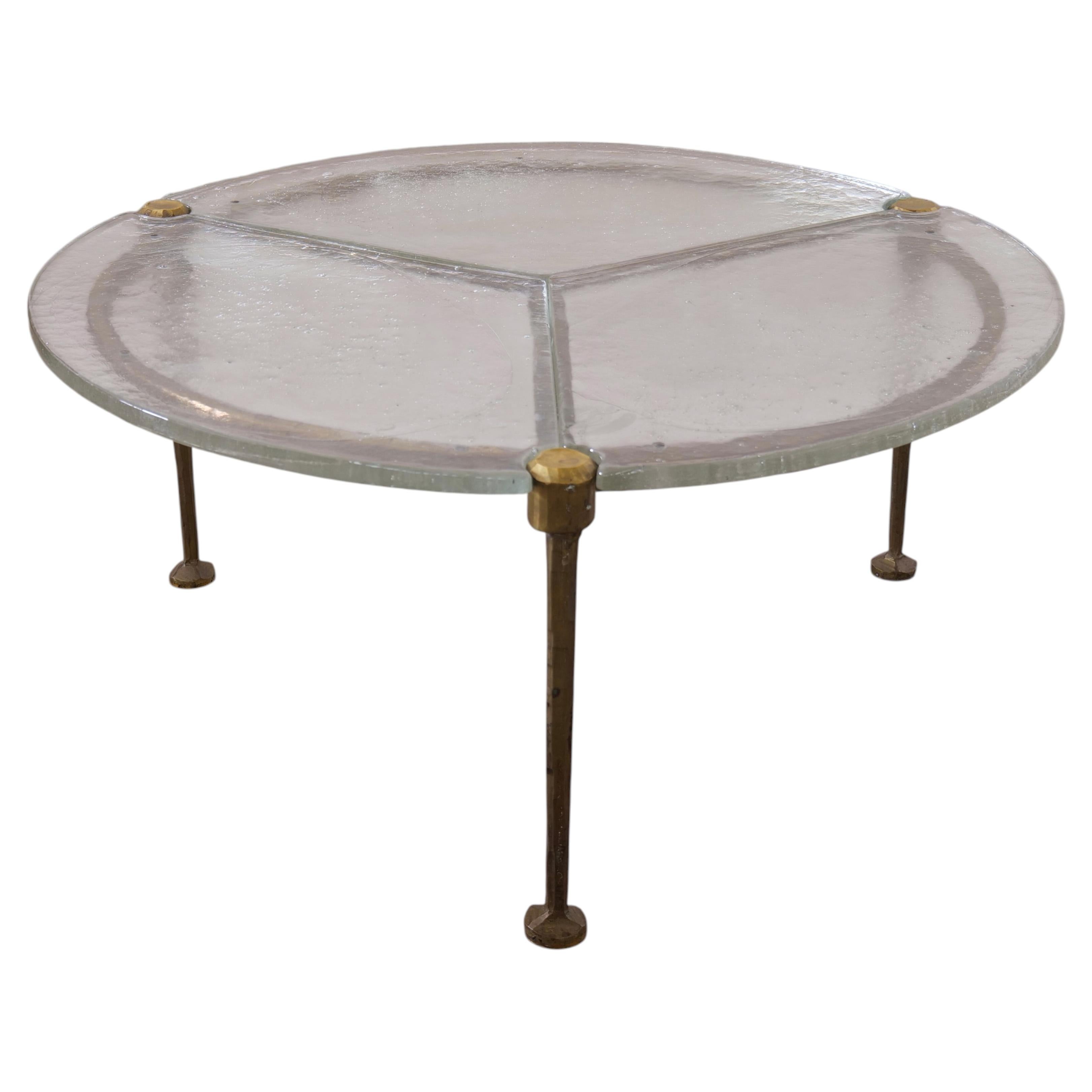Runder Couchtisch aus geschmiedeter Bronze mit Glasplatte von Lothar Klute