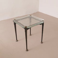 Table basse carrée de création Lothar Klute, en bronze forgé, avec plateau en verre moulé
