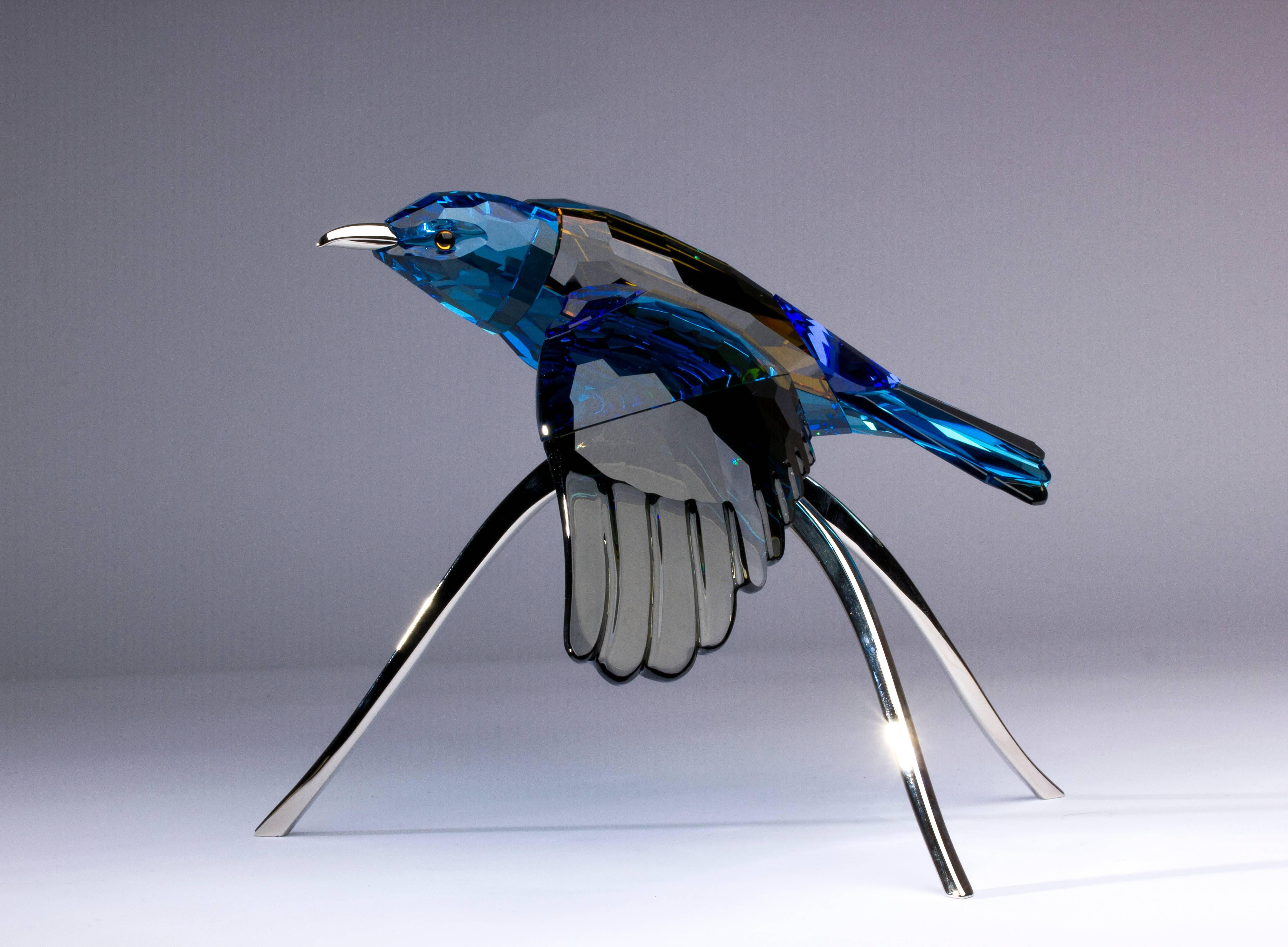 Beautifully executed in full color crystal, this stunning sculpture captures the power and beauty of the bird in flight. It shows natural color combinations such as light and dark sapphire crystal and is fixed to a silver-tone metal.