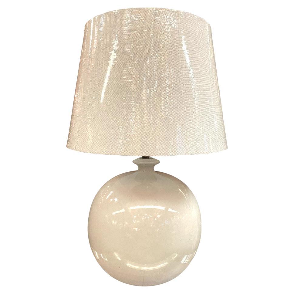 Ugo Zaccagnini de Italia 1950 / 1960 Lámpara de sobremesa globo de cerámica blanca en venta