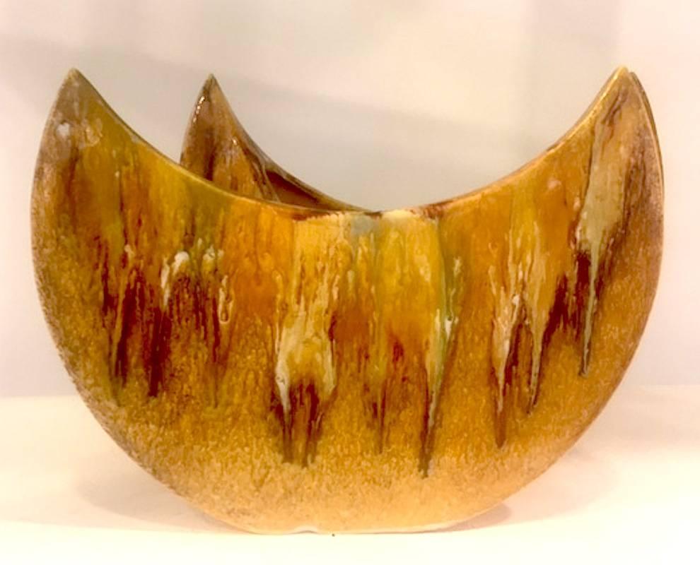 A lovely Italian, 1950s golden amber flambe' glaze and Mid-Century Modern crescent shape ceramic planter. Produces by Ceramiche D'arte Bertoncello in Sciavon Veneto, Italy. Original manufacturers sticker. Planter measures 13.5