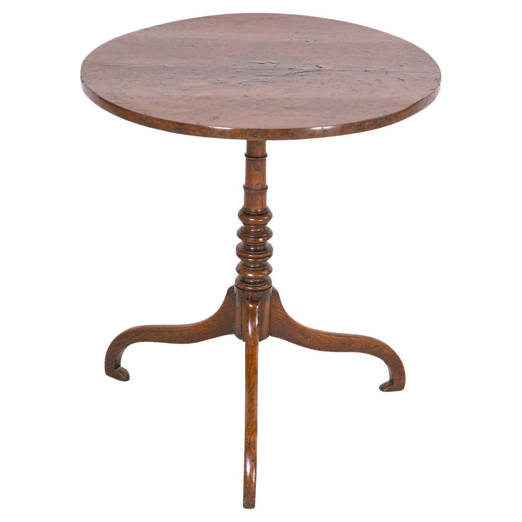 Table tripode en ronce de chêne anglaise du XIXe siècle en vente
