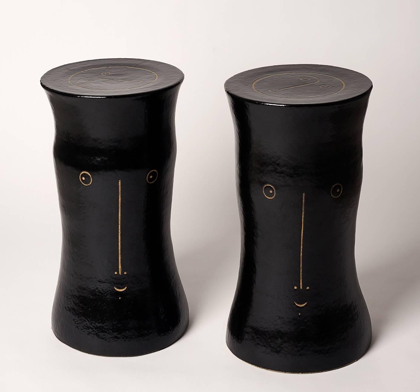 Pair of earthenware stools (or small coffee tables) with faces engraved, 2016.
Unique hand-sculpted piece, signed by the French ceramicists Dalo.