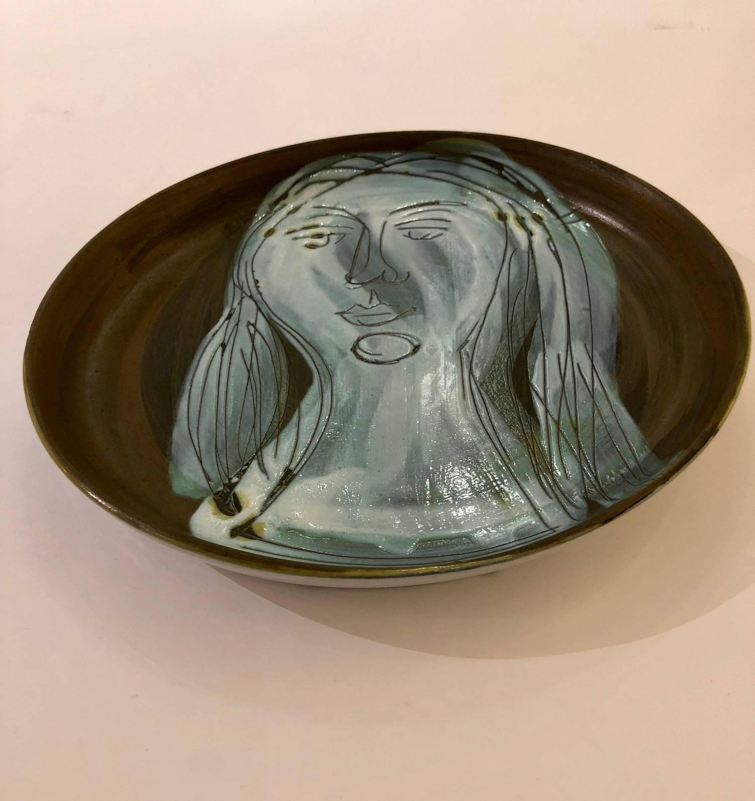 Ceramic Dish with Woman's Face Signed by Jacques Innocenti, 1950s In Excellent Condition In Paris, FR