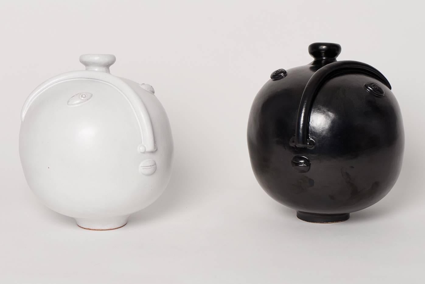 Pair of round decorative vases, one white gazed, one black glazed, signed by the French artists Dalo.
Unique pieces, 2016.